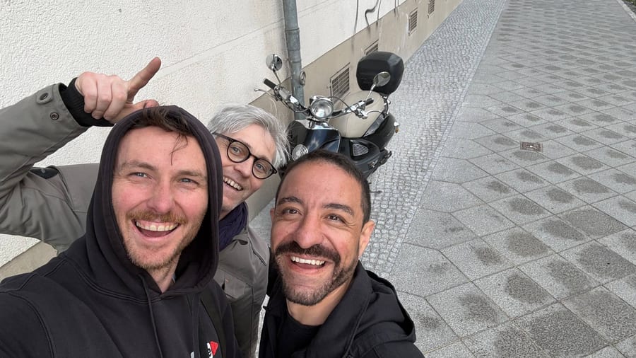 Zufriedene Kunden und das Team von Roller 3000